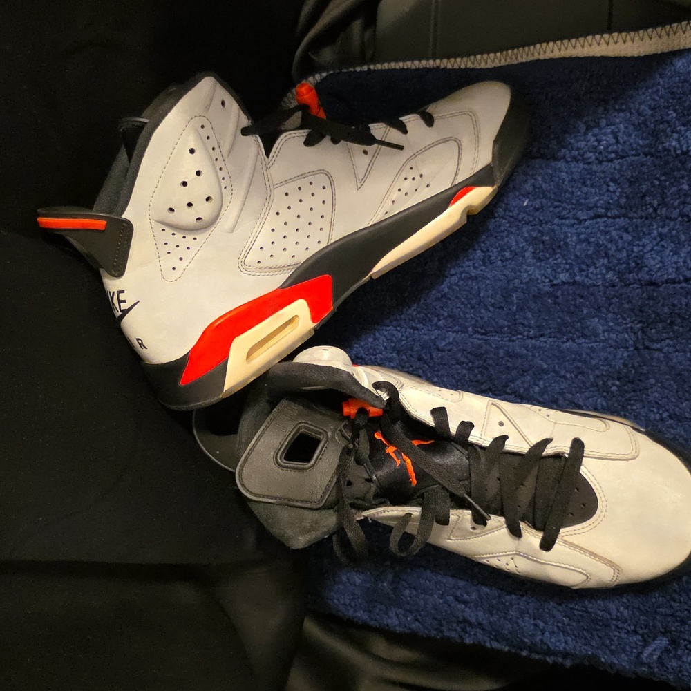 NIKE AIR JORDAN RETRO 6 "REFLECTIONS OF A CHAMPION SIZE 10.